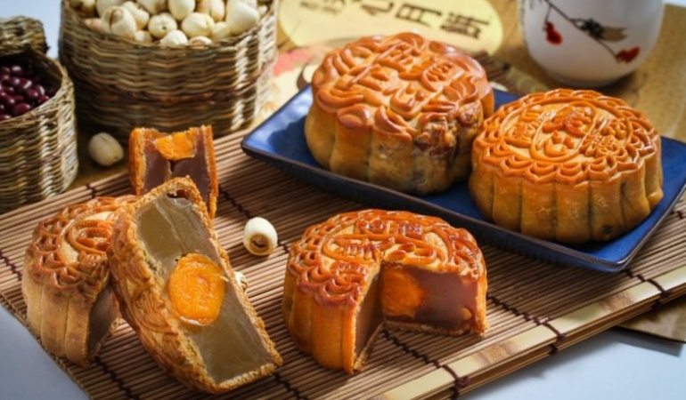 Traditional Asian Chinese Pastries Mooncakes Gift Box, Chinese New