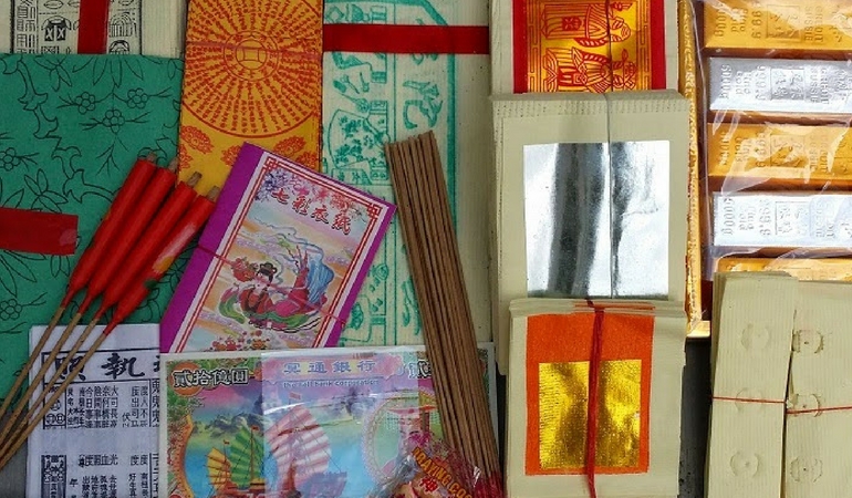 Ritual for the dead, the sprits, and the burning of Joss paper - Living  Ashes